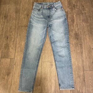 American Eagle Stretch Womens Mom Jean Size 0 Regular Med Wash